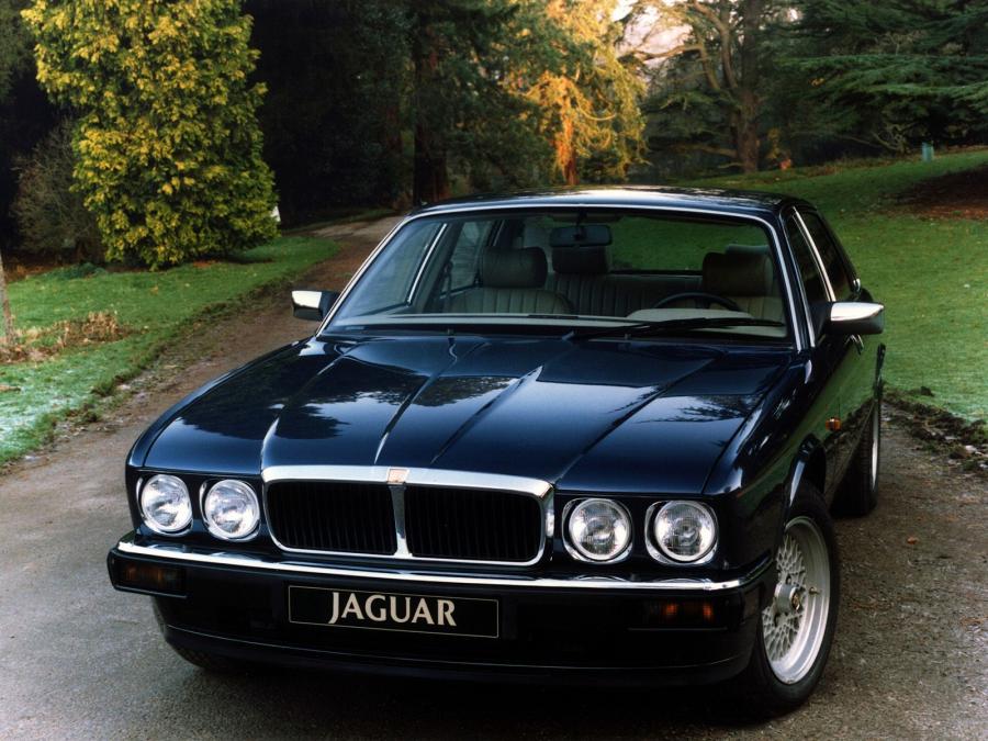  Jaguar XJ12 1993 года  (фото 7 из 7)